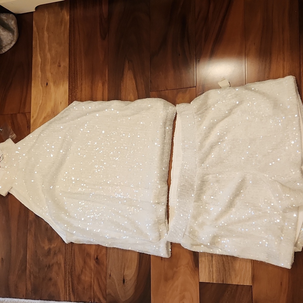 Cable & Gauge White Sequin Halter Top